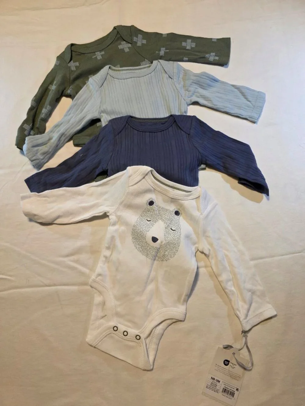 Baby Boys' 4pk Bear Long Sleeve Bodysuits - Cloud Island™ Ivory/Blue/Green Newbo
